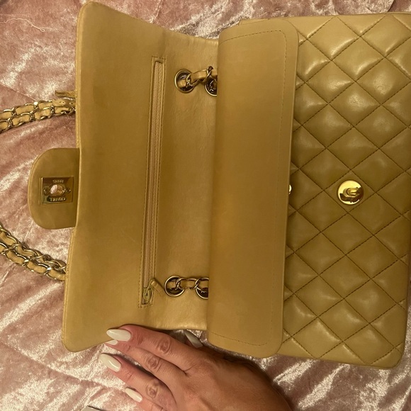 Chanel authentic lambskin purse - Picture 3 of 6